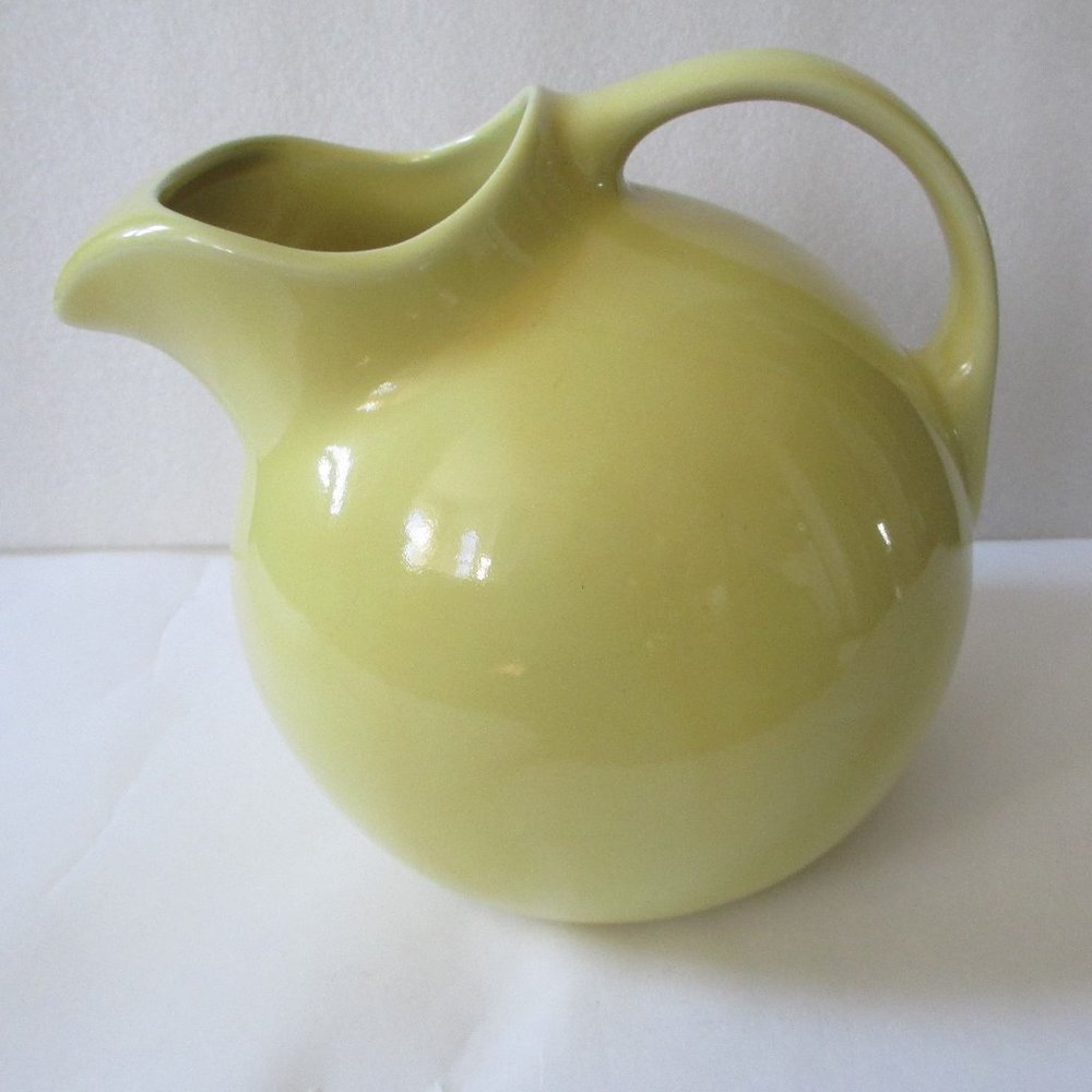 VINTAGE YELLOW HALL #633 BALL PITCHER